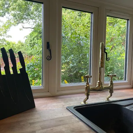 Cottage 7 Mins From Henley With Gated Parking Exterior photo