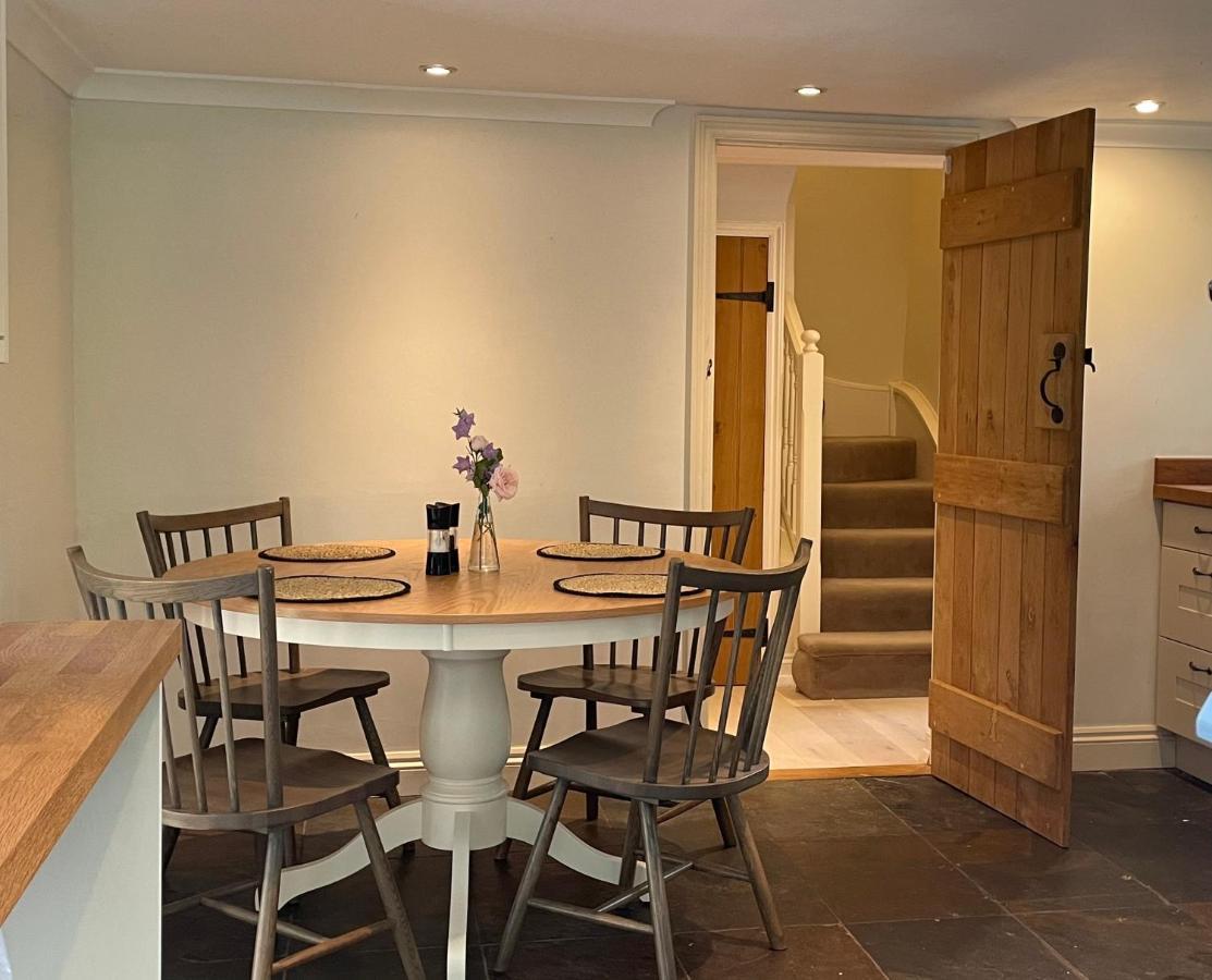 7 Mins From With Gated Parking Holiday home