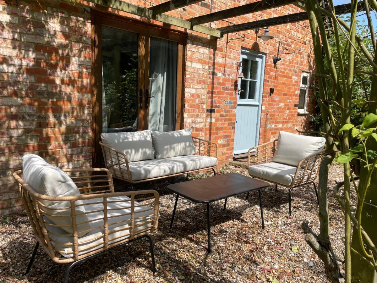7 Mins From With Gated Parking Henley-on-Thames