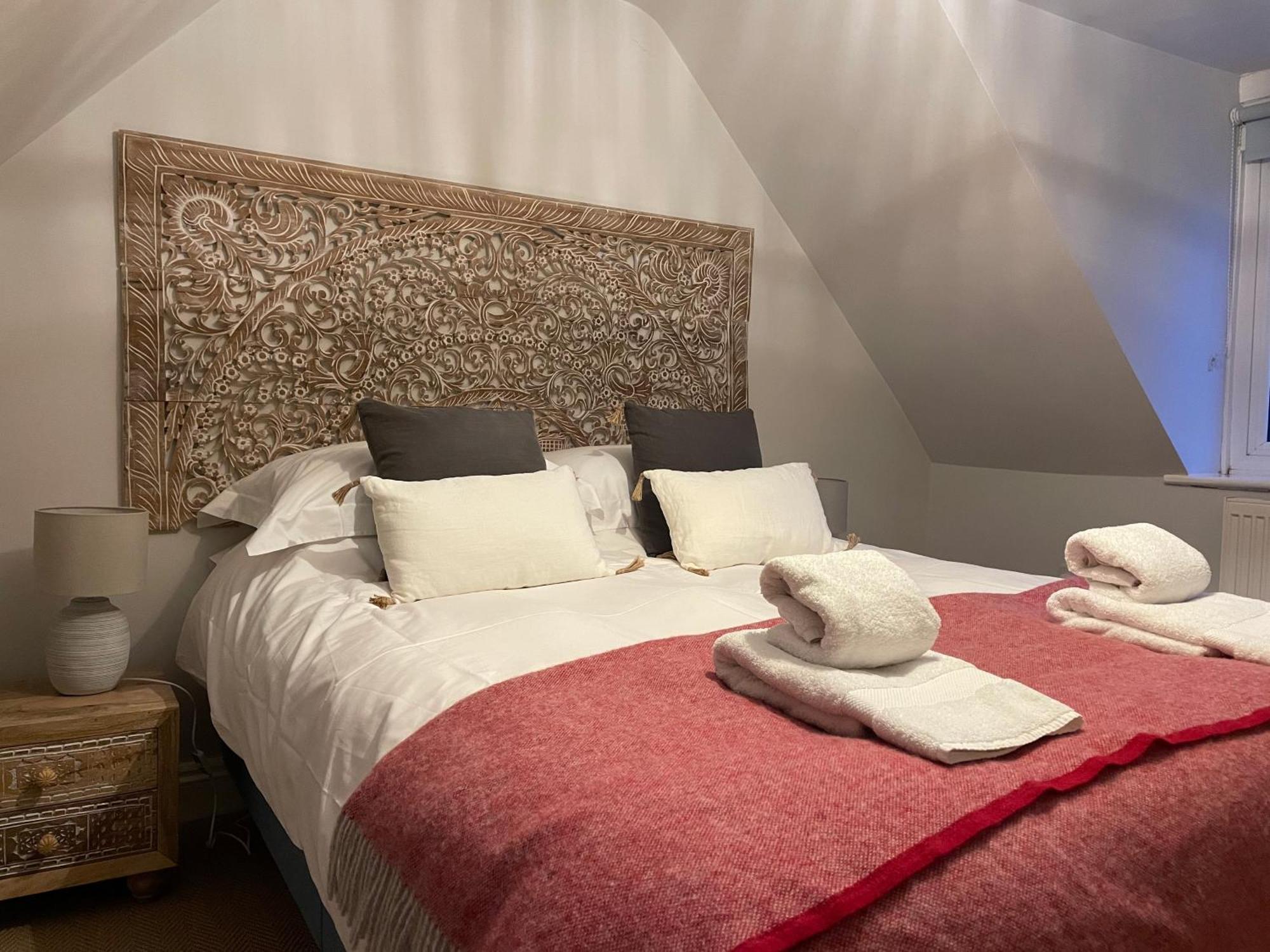 7 Mins From With Gated Parking * Henley-on-Thames